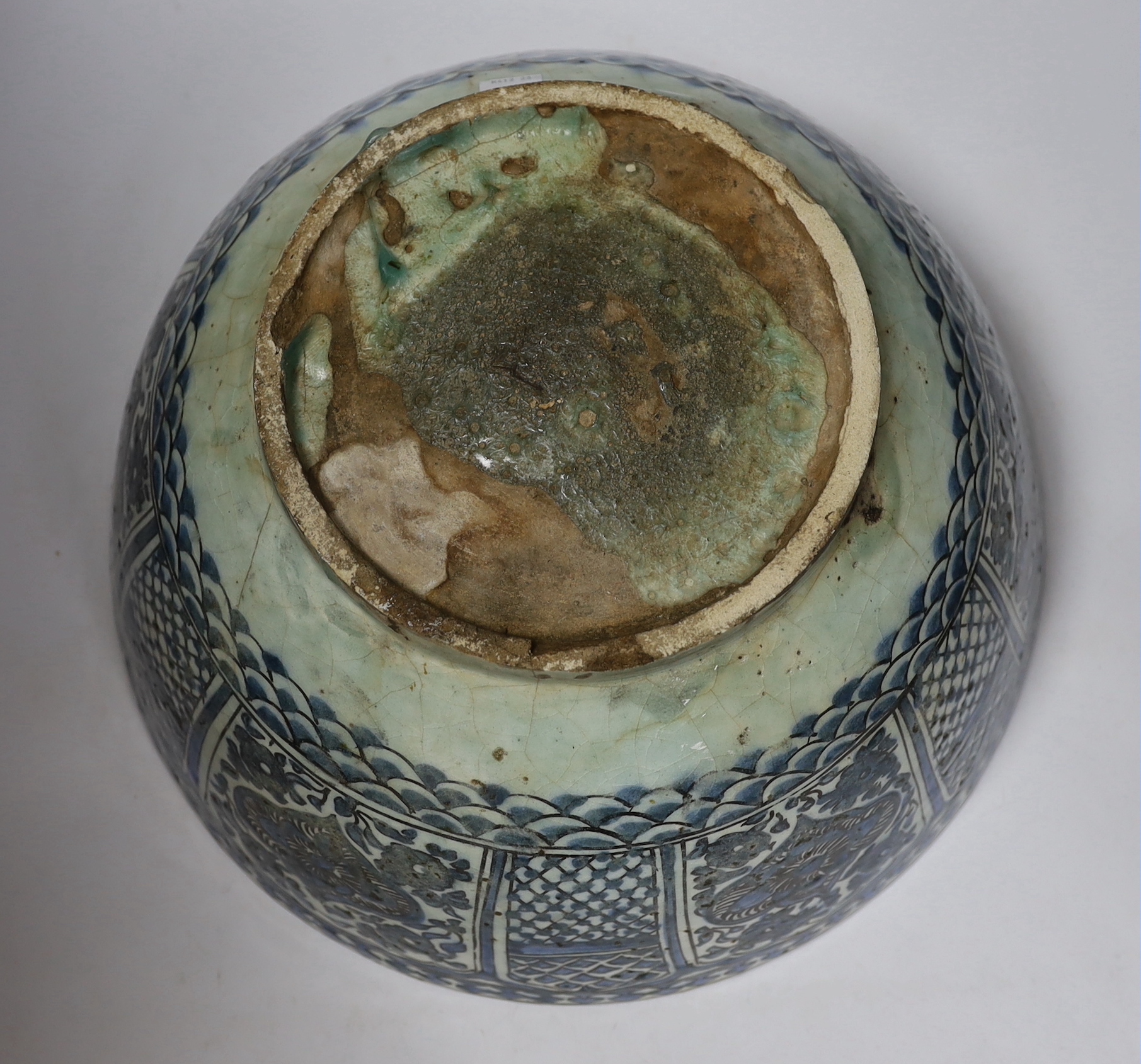 A large Persian underglaze blue and black fritware bowl, Safavid, 17th/18th century